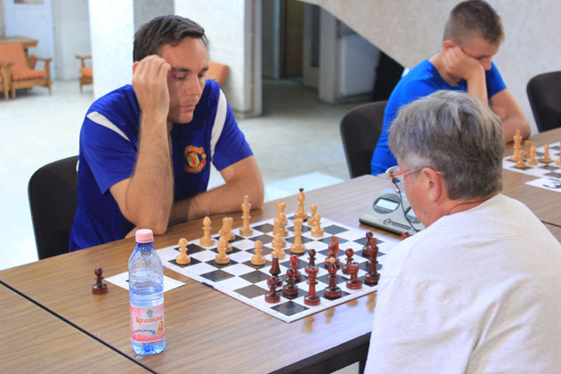 Luptă strânsă în fruntea clasamentului