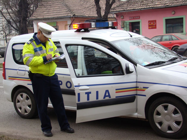 Trei şoferi au fost  transformaţi  în pietoni