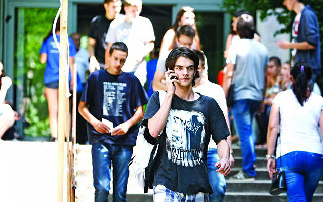 Patronii primesc bani dacă angajează elevi sau studenţi