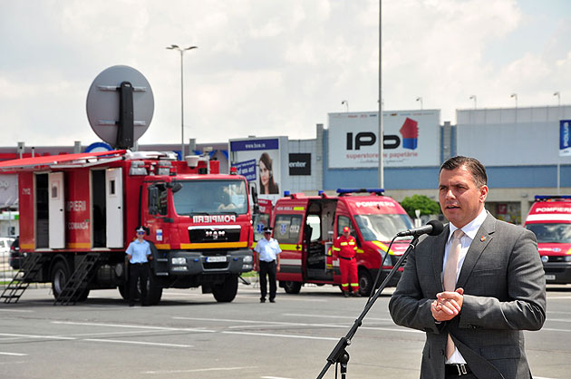 Autospecială de intervenţie la înălţime pentru pompieri