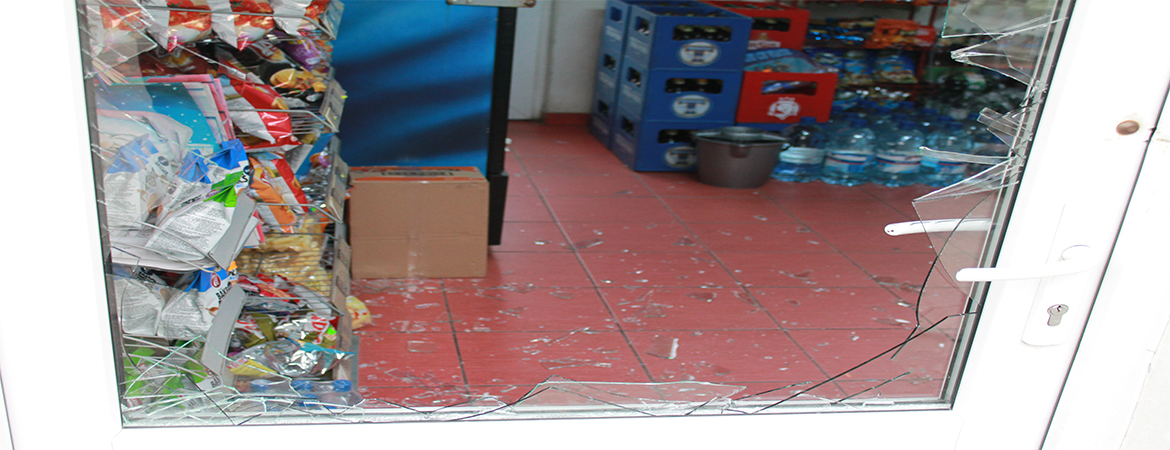 VANDALI la SATU MARE şi PORUMBEŞTI. Vezi ce au DISTRUS aceştia