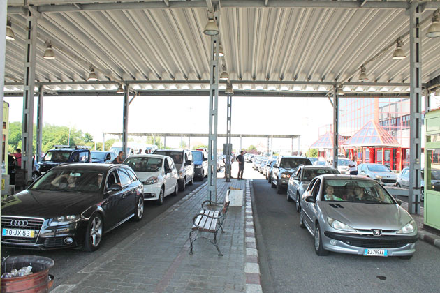 Nebunie TOTALĂ în Vama Petea. Trafic RECORD, cozi INTERMINABILE și permise REȚINUTE