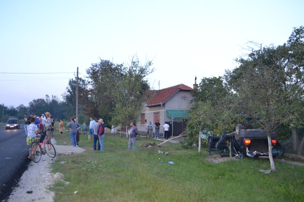 ACCIDENT cu PATRU victime la CIUMEŞTI. Un COPIL şi o TÂNĂRĂ sunt în stare GRAVĂ