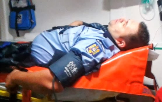 Un SĂTMĂREAN a ATENTAT la VIAŢA unui POLIŢIST. Acesta ar fi SECHESTRAT şi o FEMEIE în postul de POLIŢIE din BATARCI