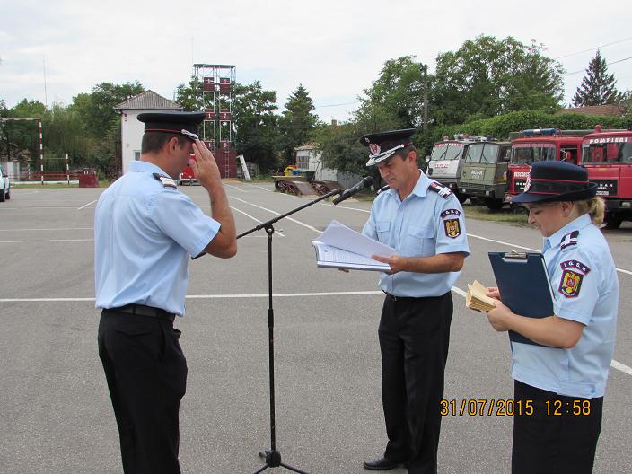 ZECI de POMPIERI sătmăreni au fost AVANSAŢI în grad