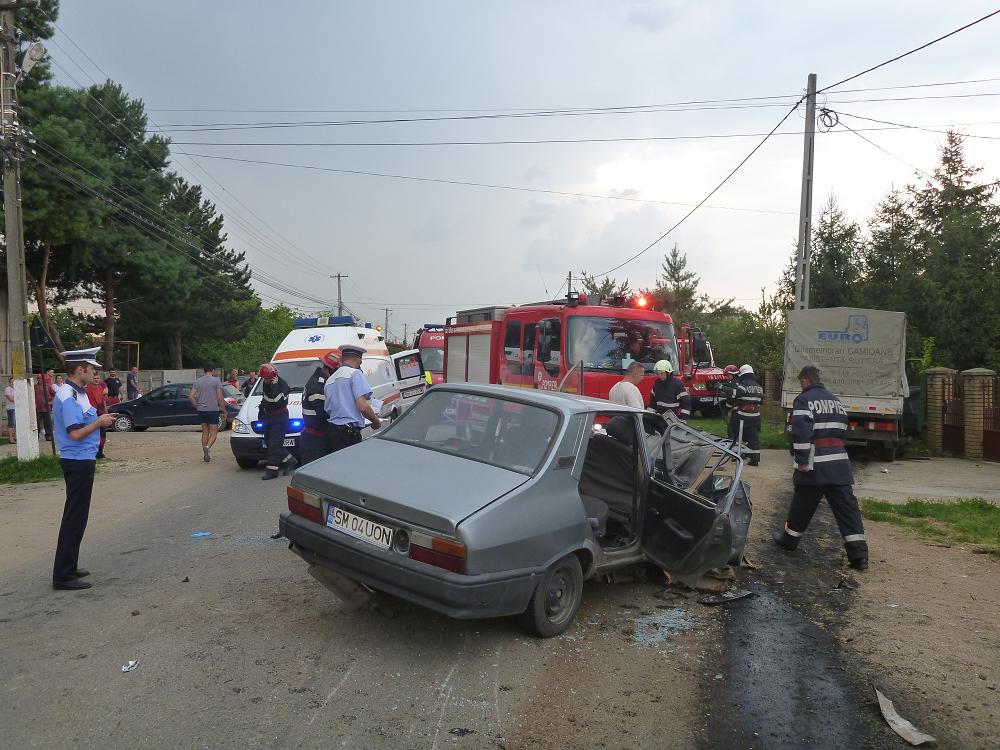 ACCIDENT cu PATRU victime la Păuleşti. Incidentul a avut loc în faţa PRIMĂRIEI
