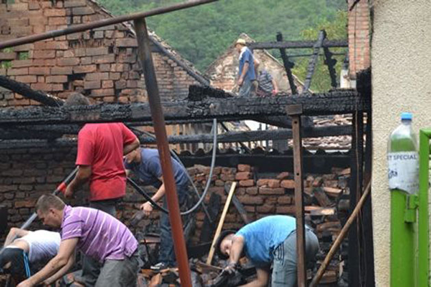 Un bărbat a ars de viu într-un incendiu