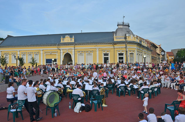 Sute de spectatori la deschiderea AugustFest