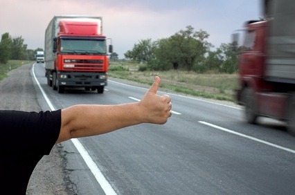 Facerea de BINE este... Şofer PRĂDAT de un autostopist