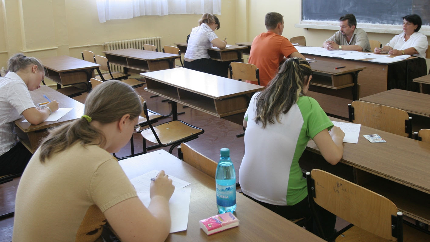 SUTE de elevi îşi încearcă din nou şansa la BAC