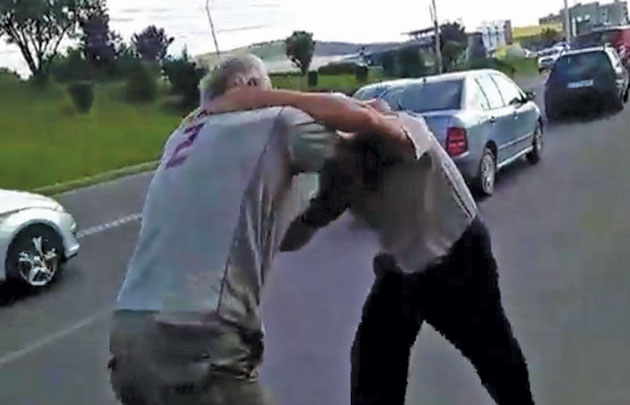 Violență la Negrești Oaș. Bărbat bătut de hoțul care i-a intrat ilegal în casă