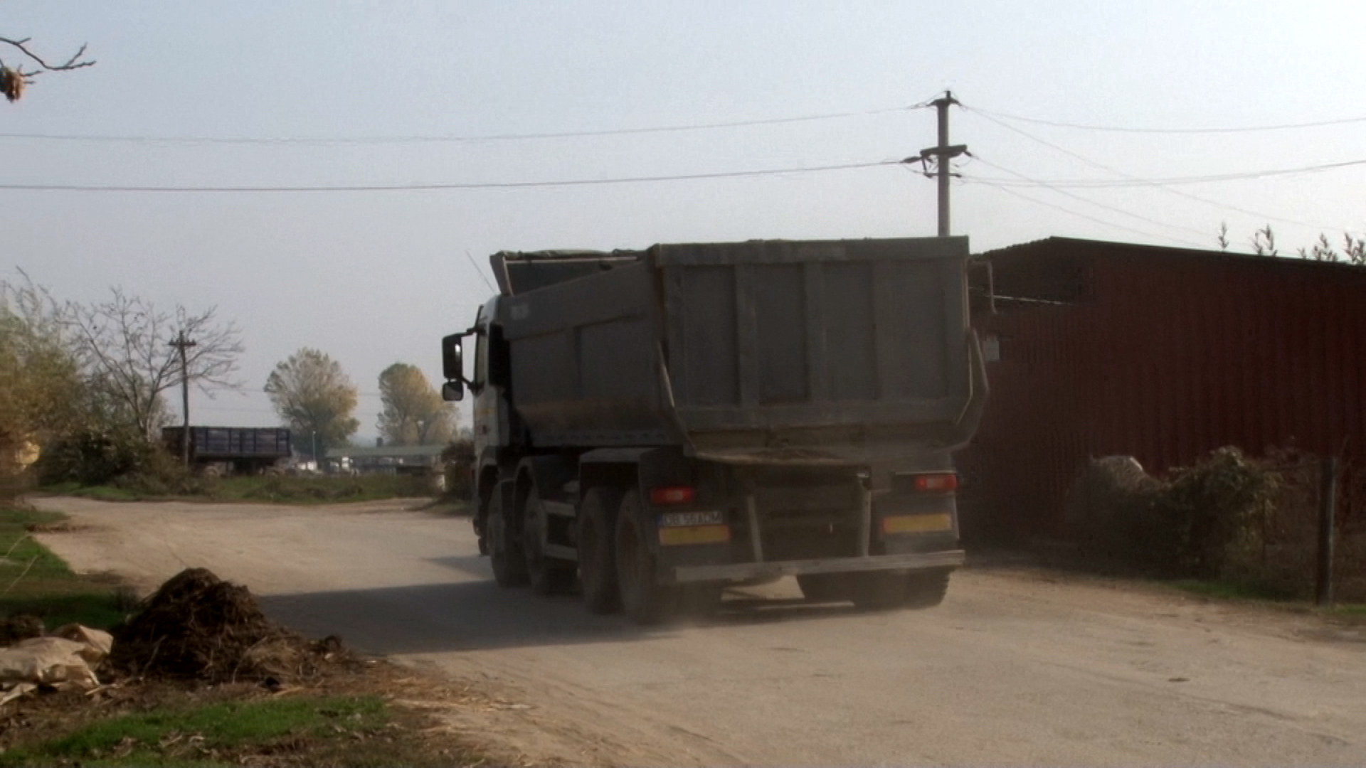 S-a SUPĂRAT pe un camion care scotea... PRAF