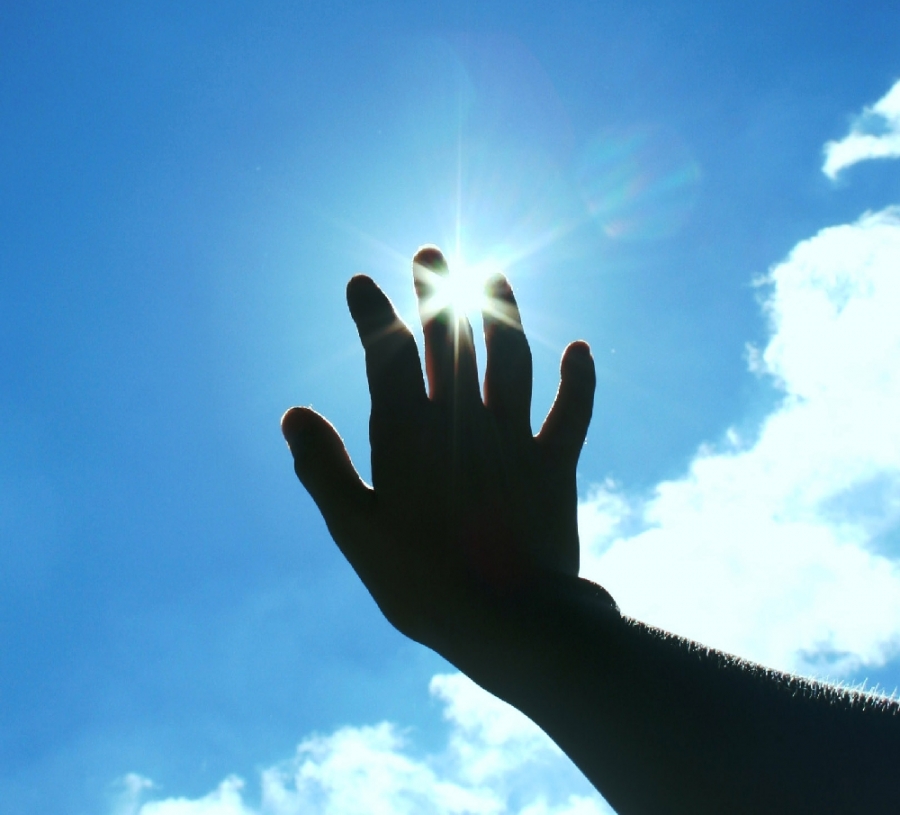 Sătmărenii sunt BOMBARDAŢI cu ultraviolete. Indicele a DEPĂŞIT pragul MAXIM