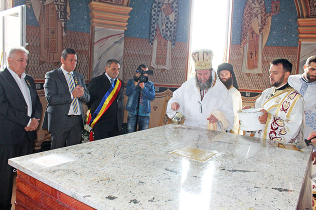 Biserica din Doba, sfinţită de PS Iustin Sigheteanu