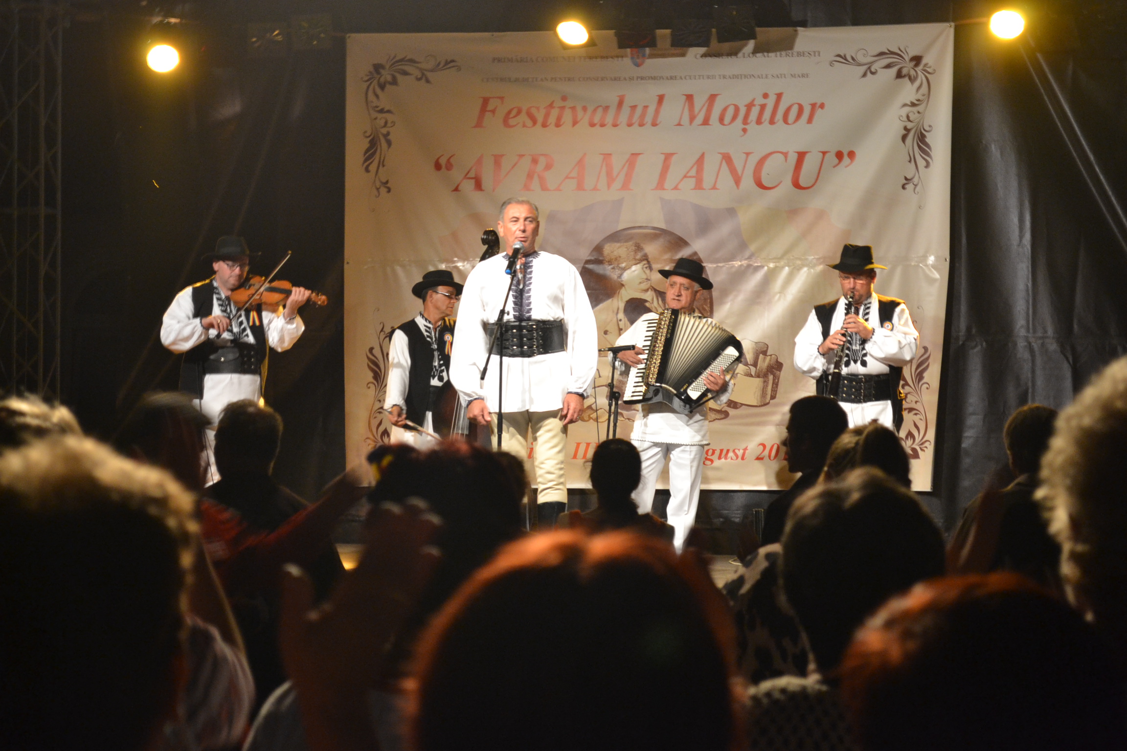 SPECTACOL de NEUITAT, aseară la GELU. Furdui-Iancu şi Veta Biriş i-a BUCURAT pe MOŢI