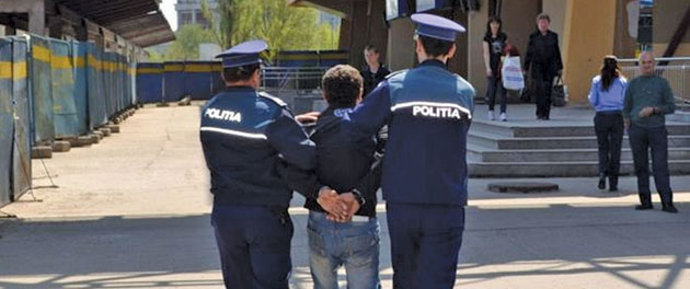 Hoţi prinşi de poliţişti
