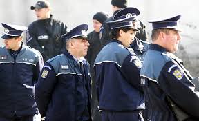 Peste o SUTĂ de poliţişti vor păzi judeţul în weekend