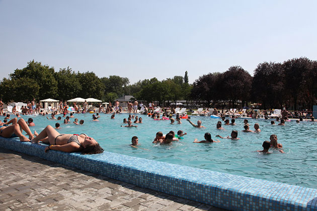 Canicula i-a scos pe sătmăreni la scăldat