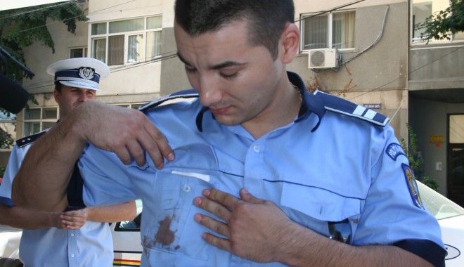 Sătmăreanul care ATENTEAZĂ la VIAŢA poliţiştilor. A luat pe CAPOTĂ un AGENT de poliţie