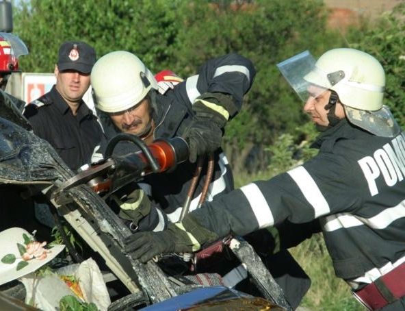 Trei VICTIME într-un accident produs la HUTA CERTEZE
