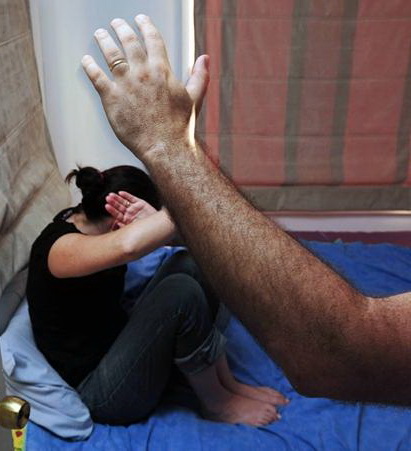 Minoră AGRESATĂ în cartierul ROMILOR