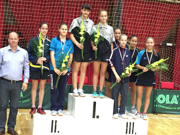 Helga Dari, două bronzuri la Szekszard