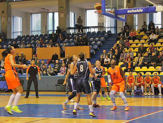 Înfrângeri la scor în faţa campioanei!