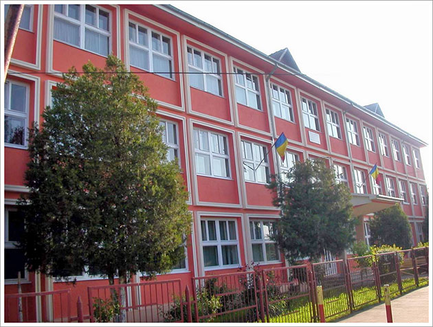 „Mircea Eliade” - O şcoală de firmament la dispoziţia dumneavoastră