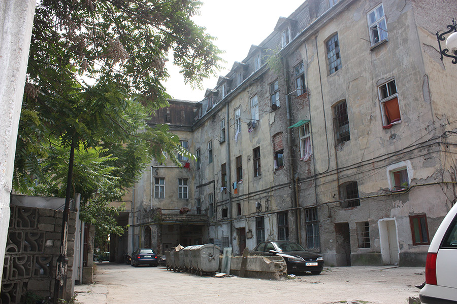 SUSPICIUNI de OMOR pe strada HOREA. CADAVRUL unui bărbat, DESCOPERIT într-un APARTAMENT