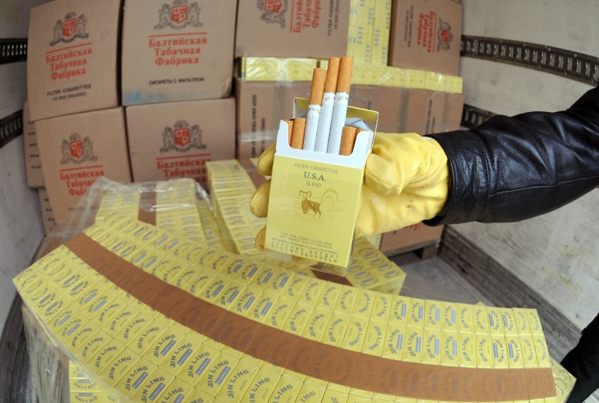 Țigări de CONTRABANDĂ sub TEJGHEA