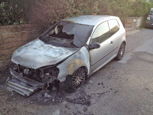 Alte două maşini cu numere de Satu Mare, incendiate la Roma