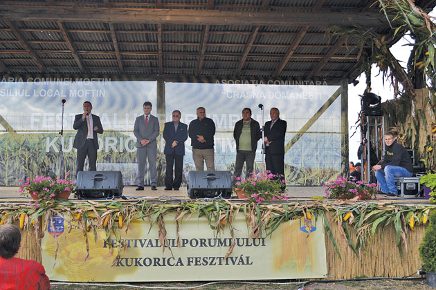Distracţie şi voie bună la Festivalul Porumbului  de la Domăneşti