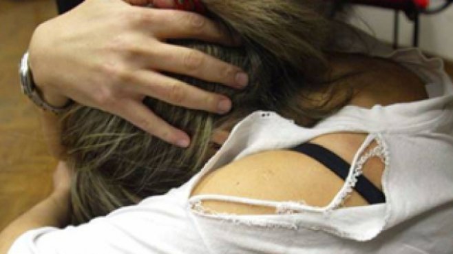 Și-a BĂTUT concubina cu coada unui ... MOP