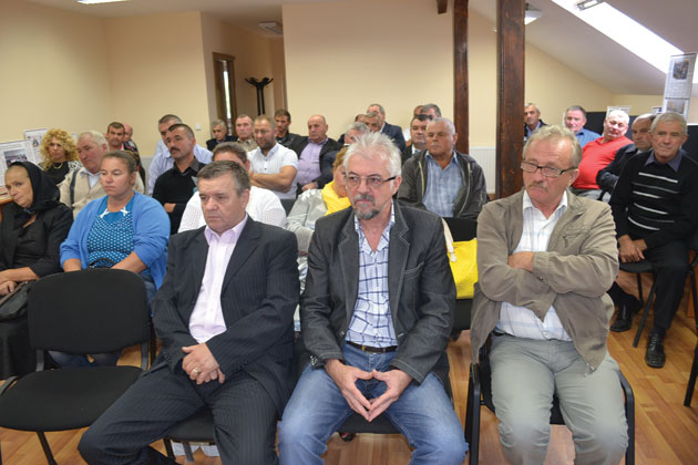 Pălincarii mai speră la reducerea accizei la pălincă