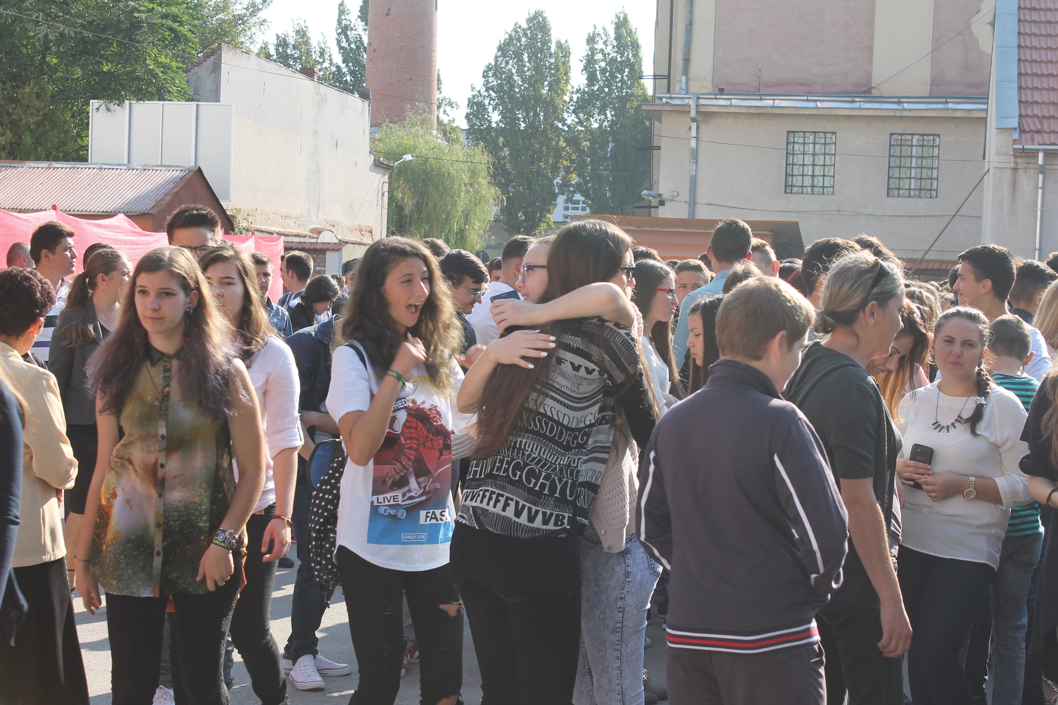 EMOŢII şi BUCURII la ÎNCEPUT de an ŞCOLAR. BOBOCII au fost cei mai EMOŢIONAŢI