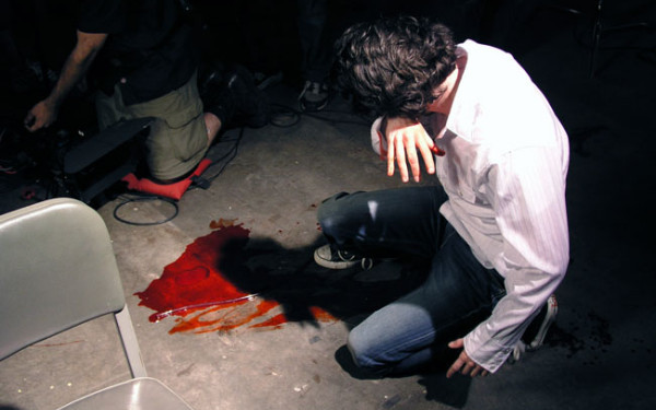 Asta înseamnă să fii MAFIOT la Supur de Jos. DOI tineri au SĂRIT pe un singur OM şi l-au lăsat lat