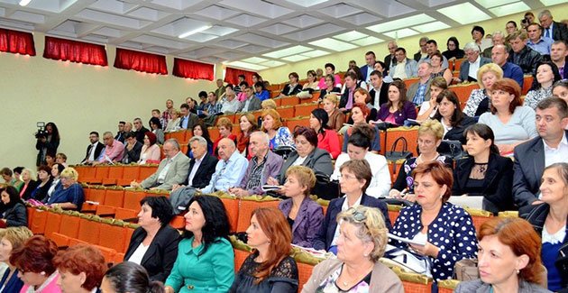 Directorii de şcoli, responsabilizaţi de prefectul Avram