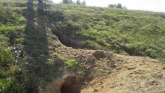 În sezonul PLOILOR, un individ a COMPROMIS digul de la Acâş