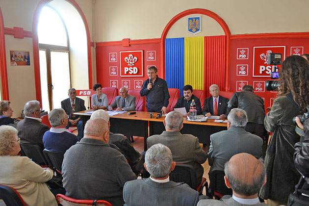 Seniorii social-democraţi, sărbătoriţi de conducerea PSD
