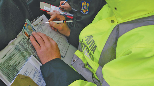 Peste 300 de amenzi aplicate de poliţişti într-o singură zi