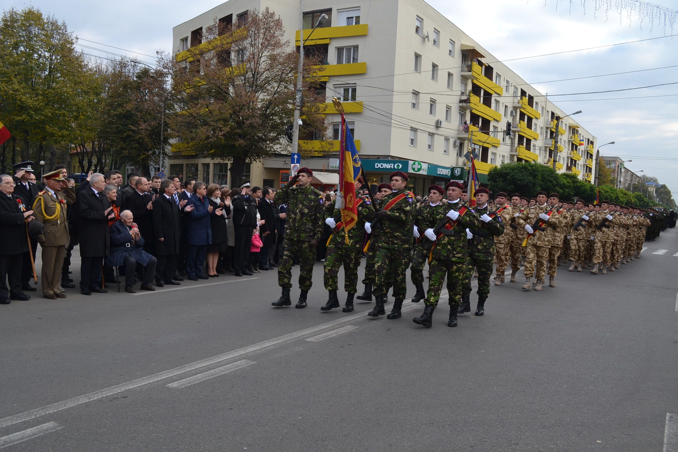 ZIUA ARMATEI, celebrată SOLEMN la SATU MARE. GALERIE FOTO cu manifestările de la MONUMENTUL EROILOR
