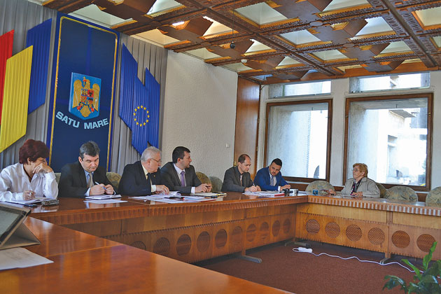 Acuzaţii de tranzacţii ilegale de teren, la audienţele de la Prefectură