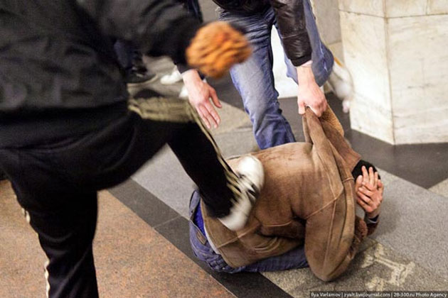 Bătaie generală în parcarea de la Kaufland. Peste zece persoane implicate