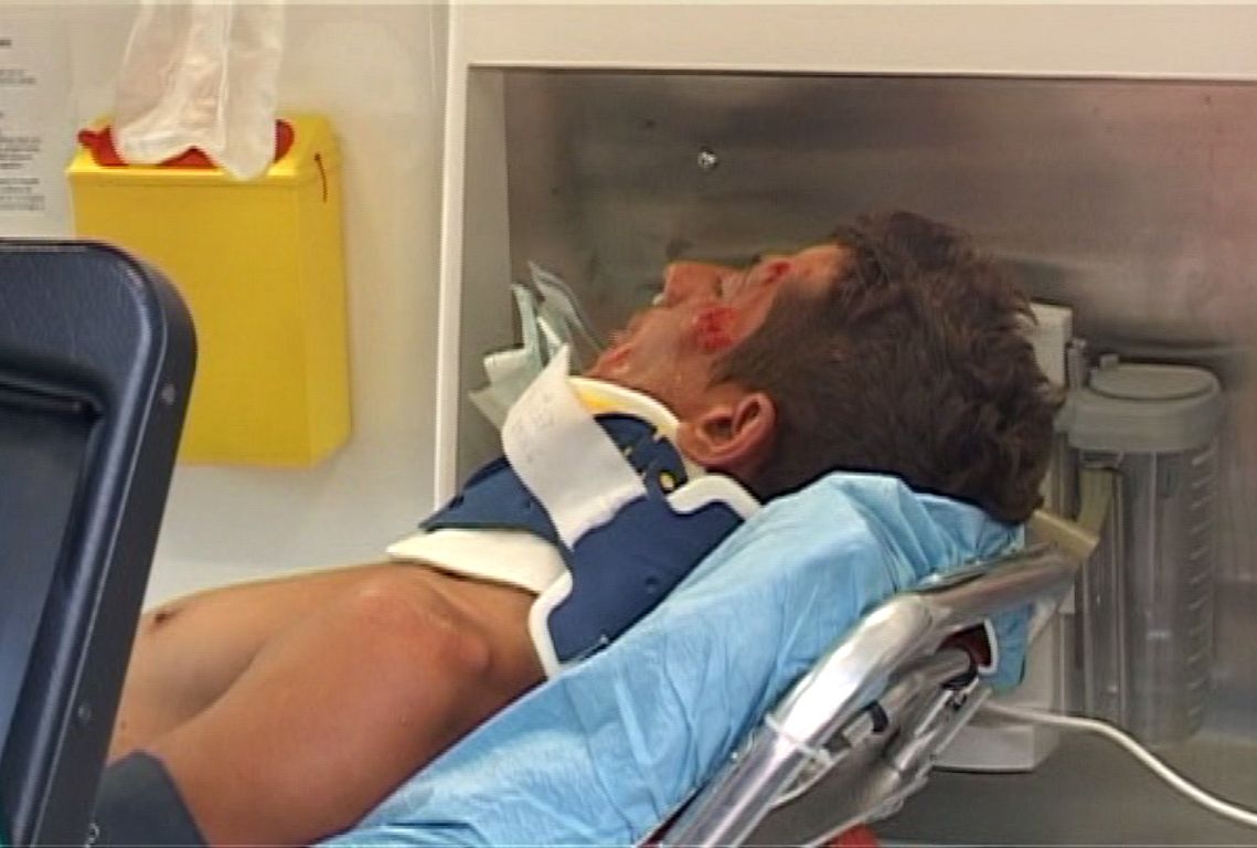 BĂGAT în SPITAL de NEPOTUL de 18 ani. Poliţiştii i-au întocmit bătăuşului DOSAR PENAL