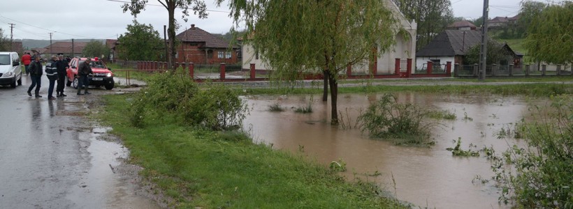 Cutremurele şi inundaţiile, RISCURILE majore pentru SĂTMĂRENI. Se înfiinţează deja BAZE OPERAŢIONALE
