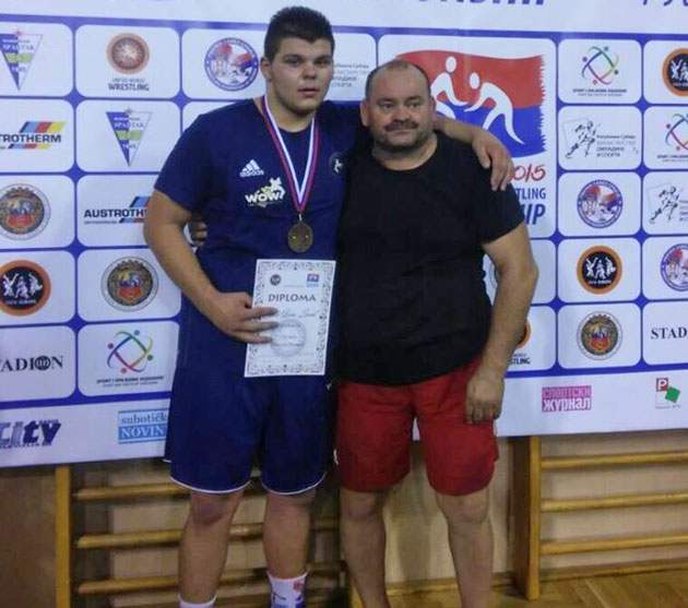 Curg ofertele pentru Lenard Berei