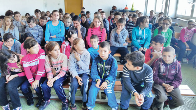 Elevii din Doba şi Berveni, informaţi despre siguranţa pe internet