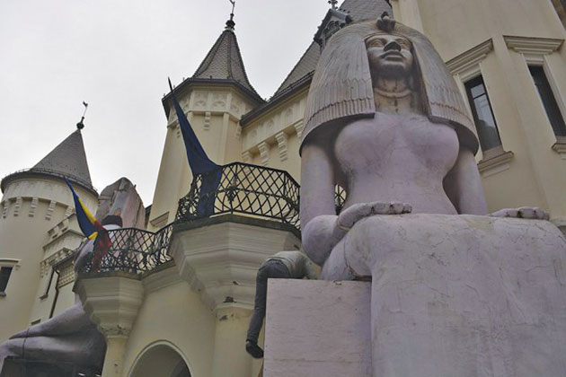 Tiye şi Amenhotep îşi iau rămas bun de la Carei