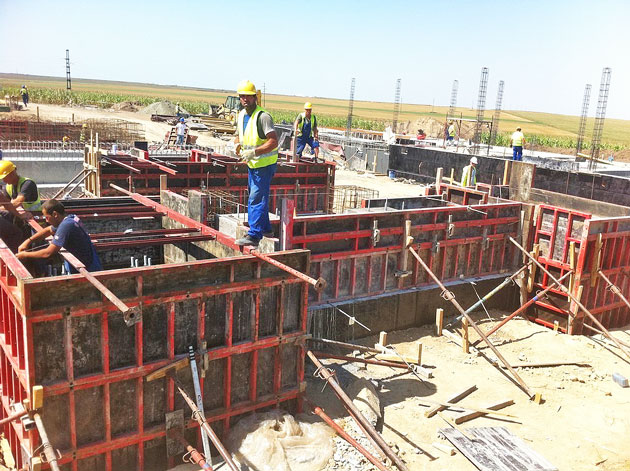 Se construieşte mai puţin,  dar mai scump