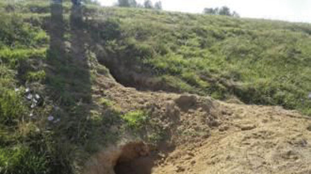 În sezonul ploilor, un individ  a compromis digul de la Acâş